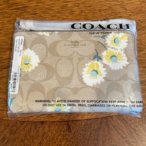COACH Daisy Wristlet C3360